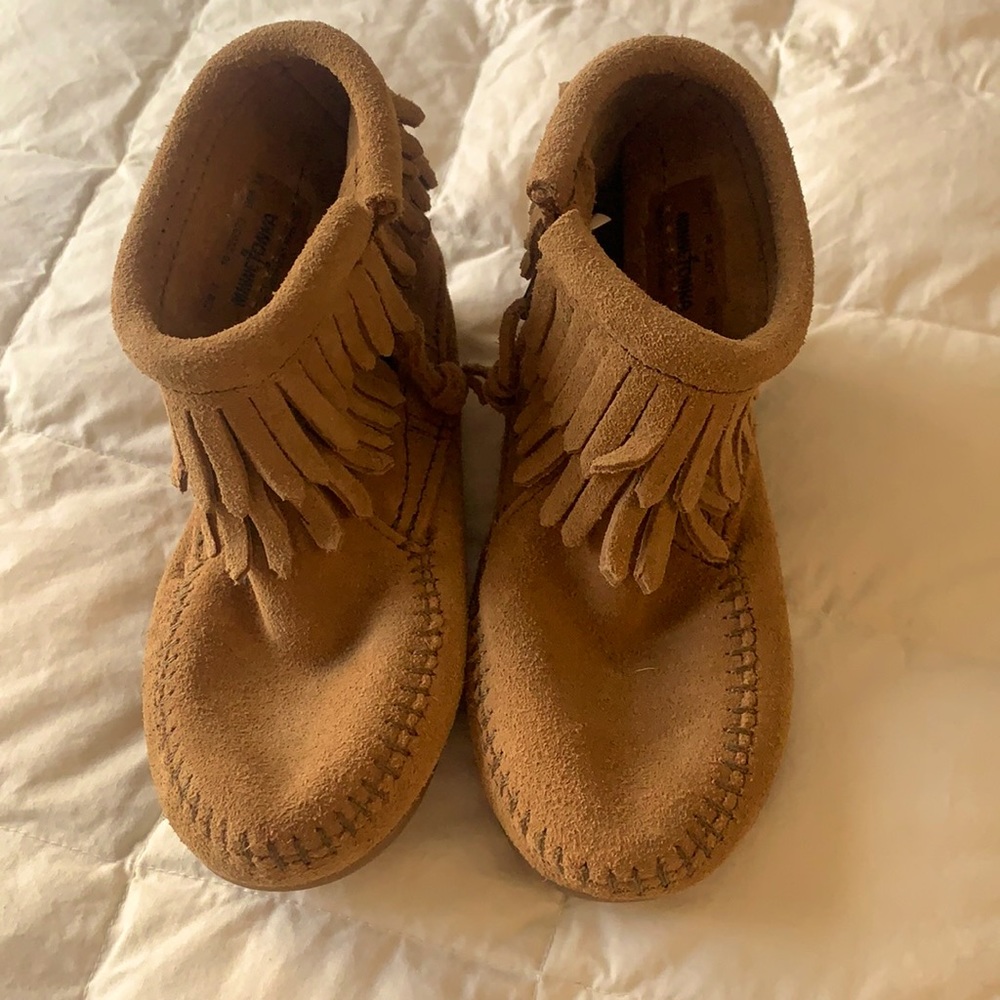 Minnetonka zip booties for girls- not worn